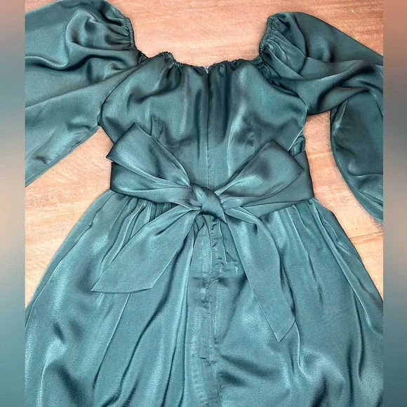 NWT Women’s off the shoulder long sleeve mini dress with ruffle tier with bow - Picture 7 of 7